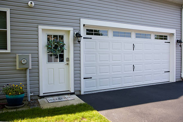 24/7 Emergency Garage Door Panel Replacement experts in Avimor, ID